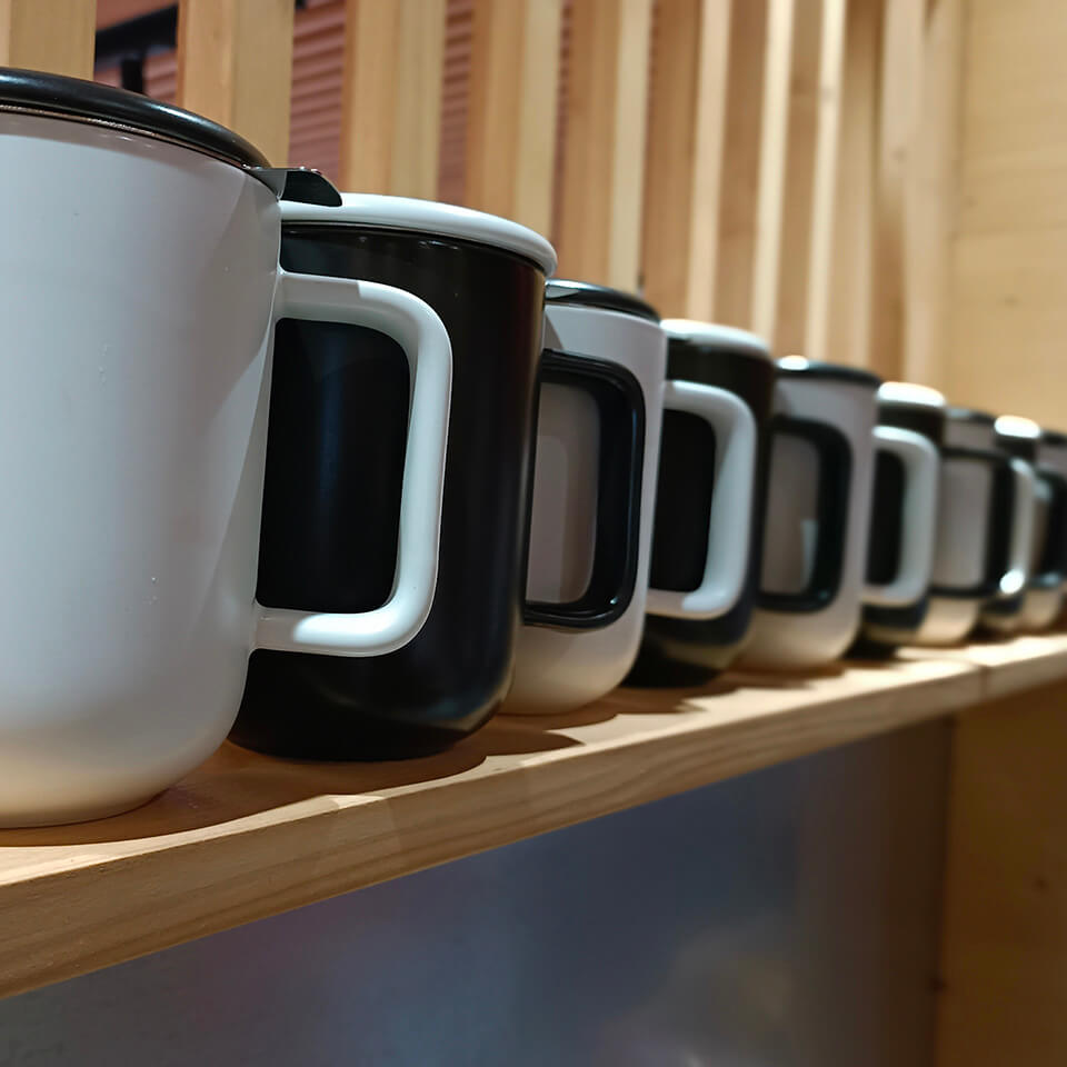 Moment slow bistrot avec une boisson chaude au Bistrot les Iris à Bron